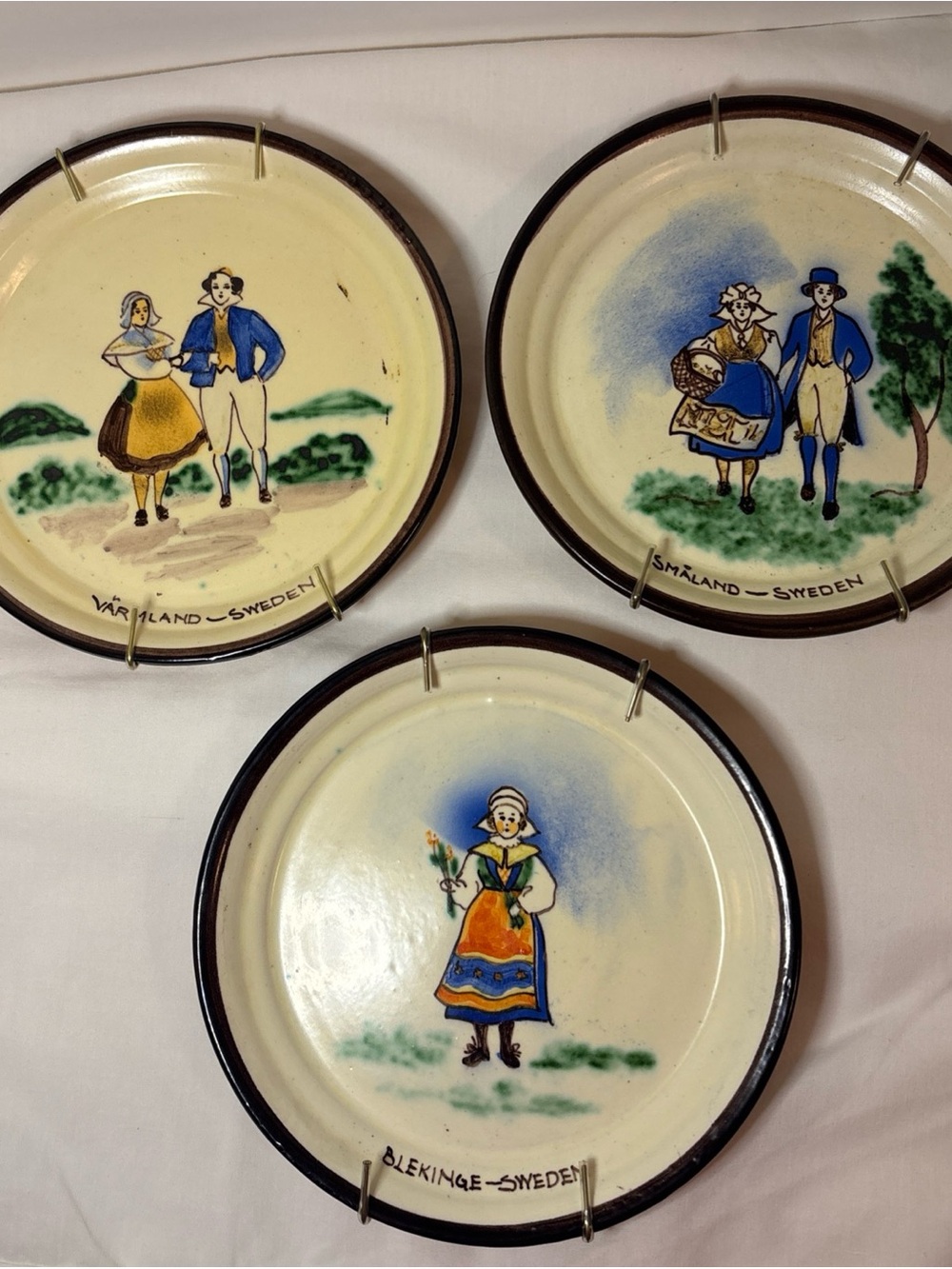 Worlds Fair 1939 Hand-Painted Swedish Folk Art Decorative Plate - Set of 3